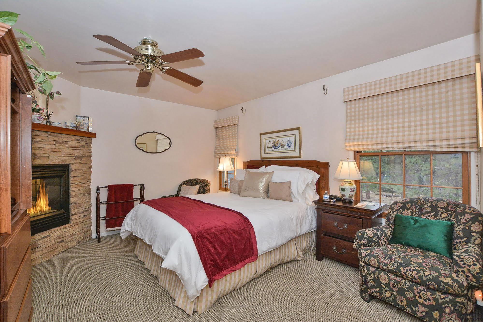Alpenhorn Bed And Breakfast Big Bear Lake Eksteriør billede