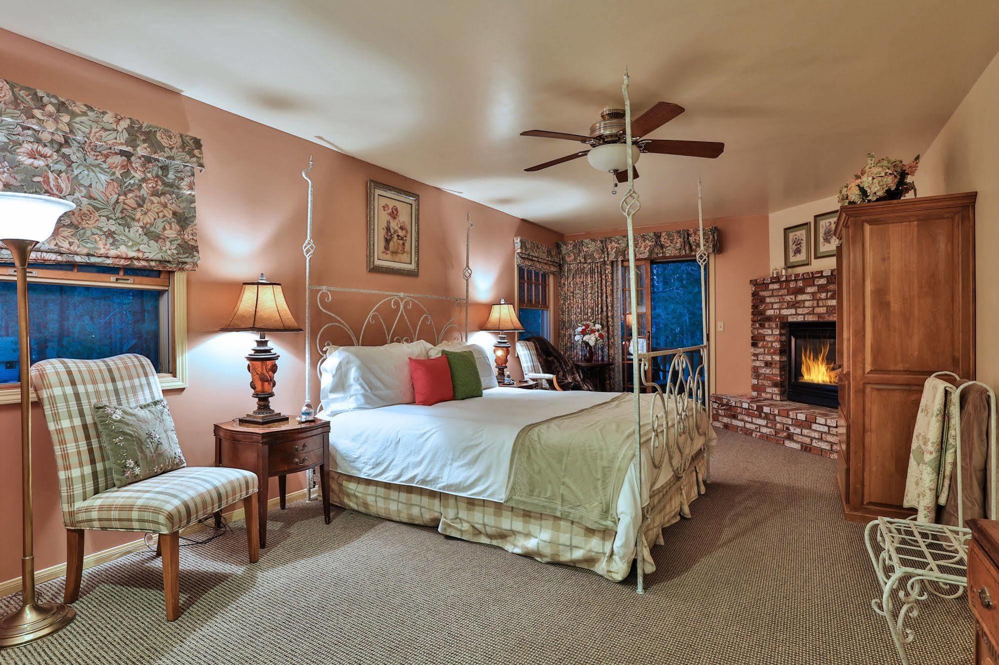 Alpenhorn Bed And Breakfast Big Bear Lake Eksteriør billede