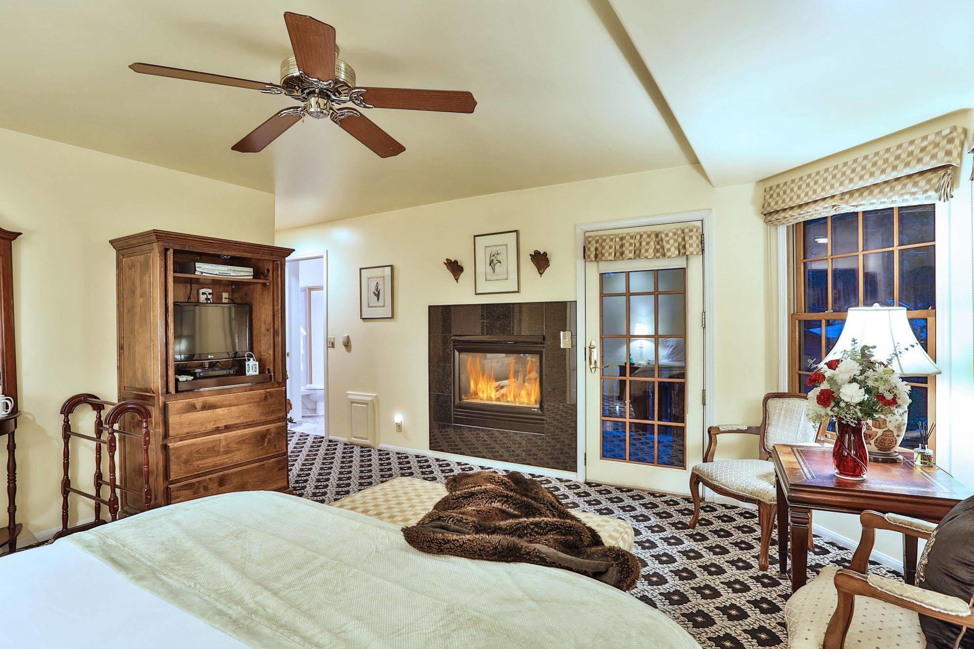 Alpenhorn Bed And Breakfast Big Bear Lake Eksteriør billede